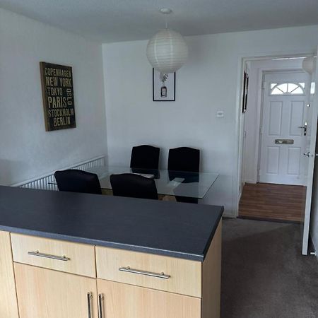 Large 2 Bedroom House Wombridge エクステリア 写真
