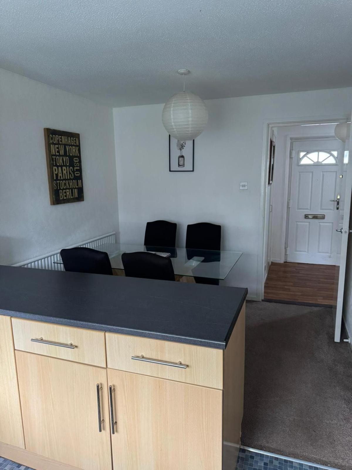 Large 2 Bedroom House Wombridge エクステリア 写真