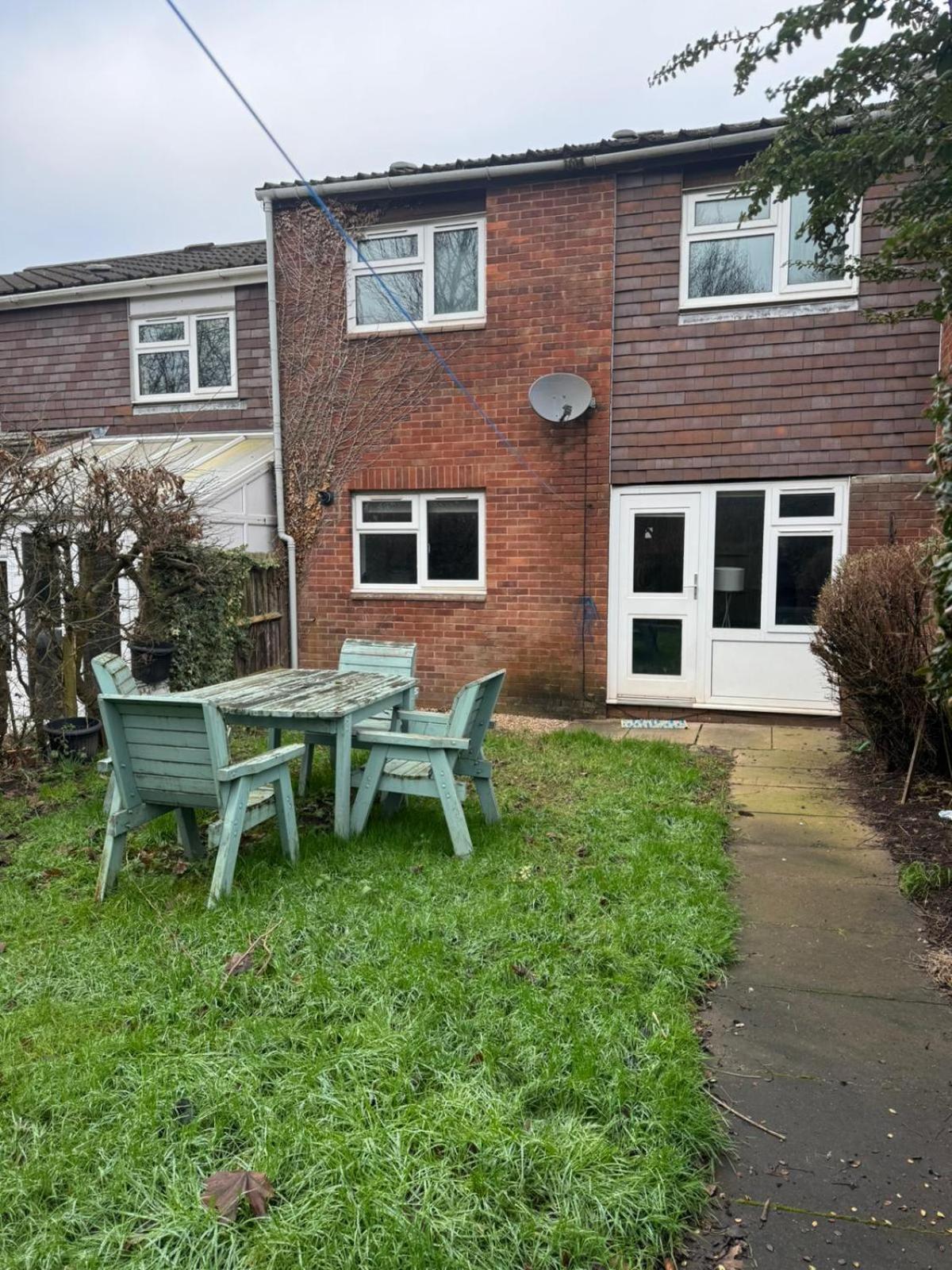 Large 2 Bedroom House Wombridge エクステリア 写真