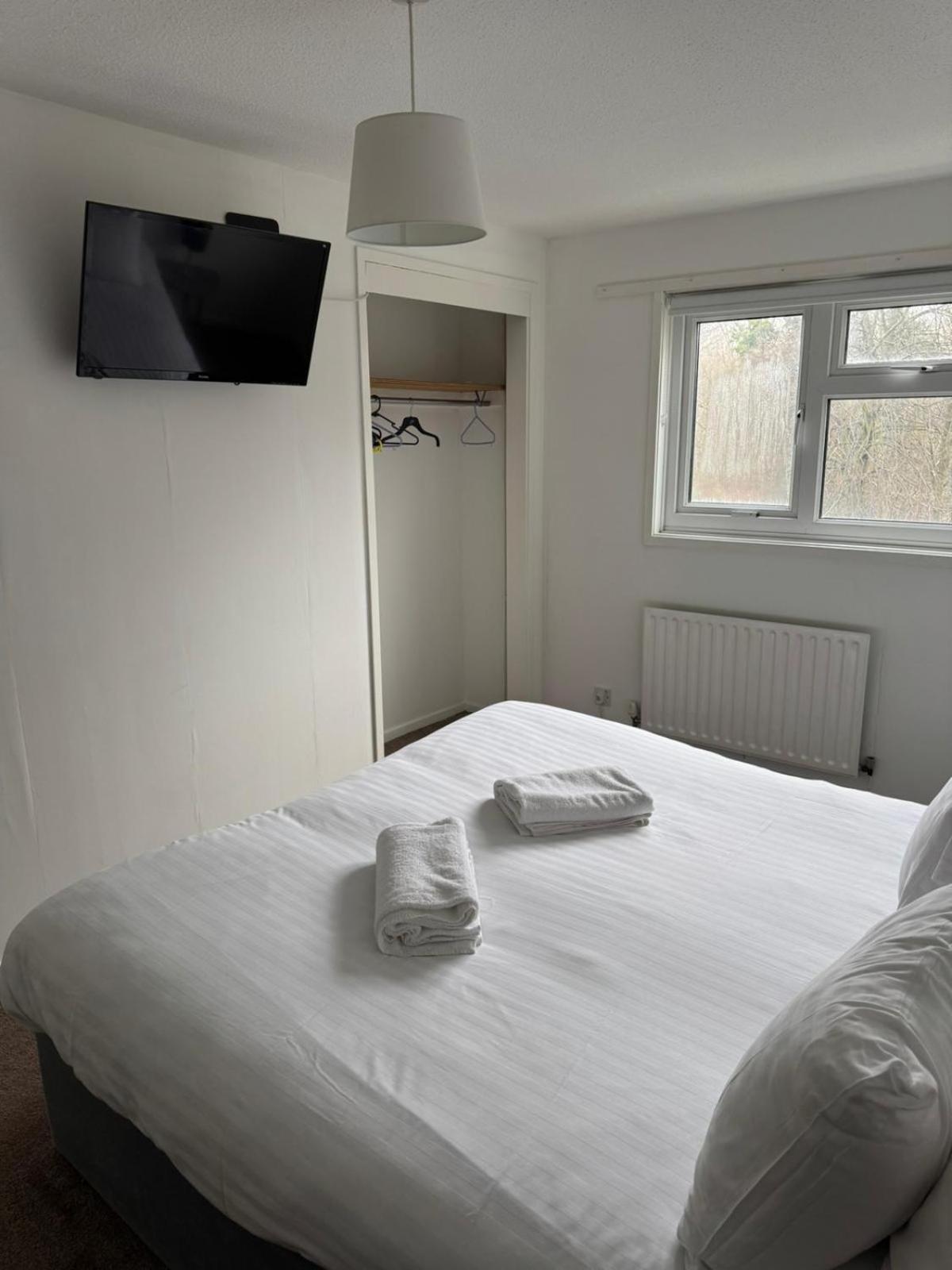Large 2 Bedroom House Wombridge エクステリア 写真