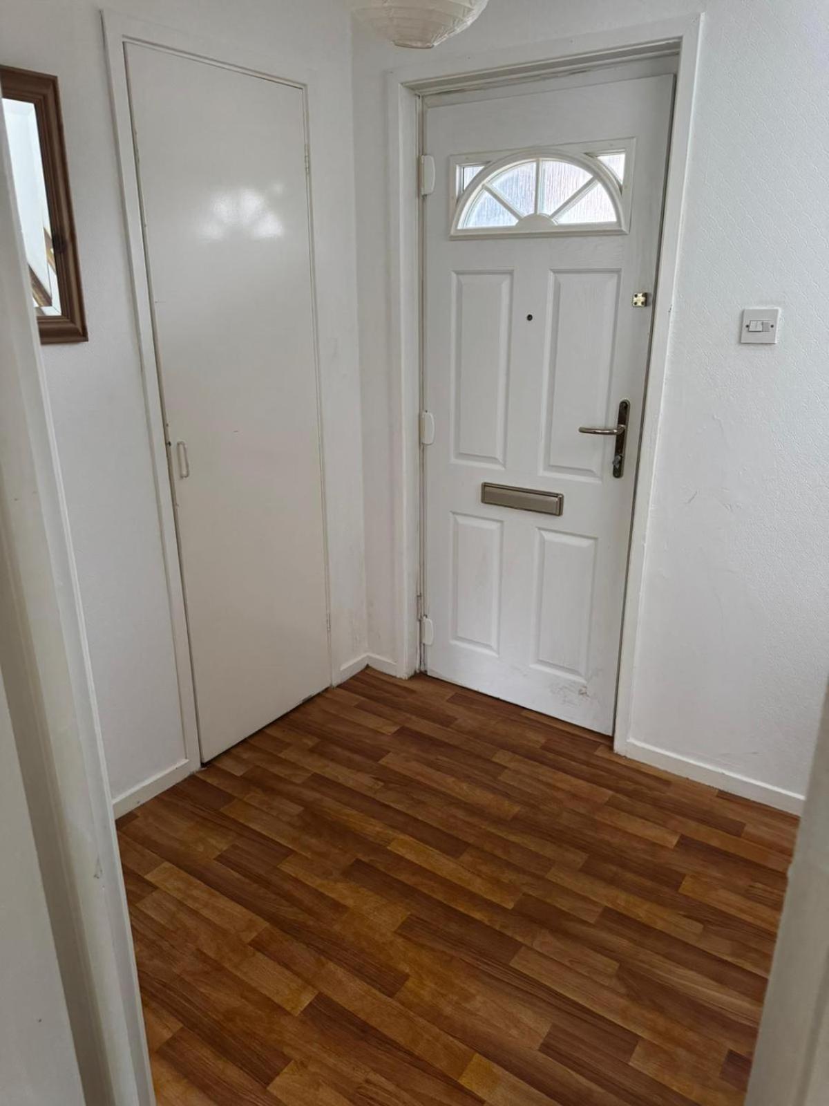Large 2 Bedroom House Wombridge エクステリア 写真