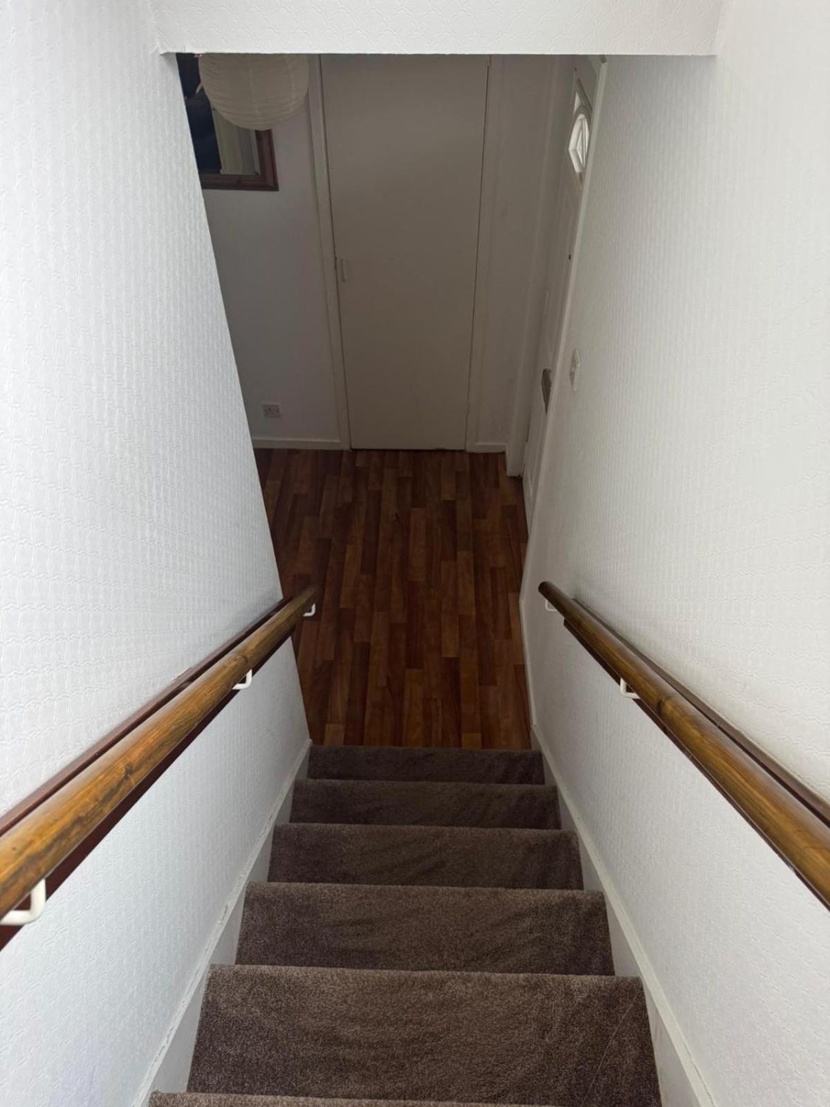 Large 2 Bedroom House Wombridge エクステリア 写真